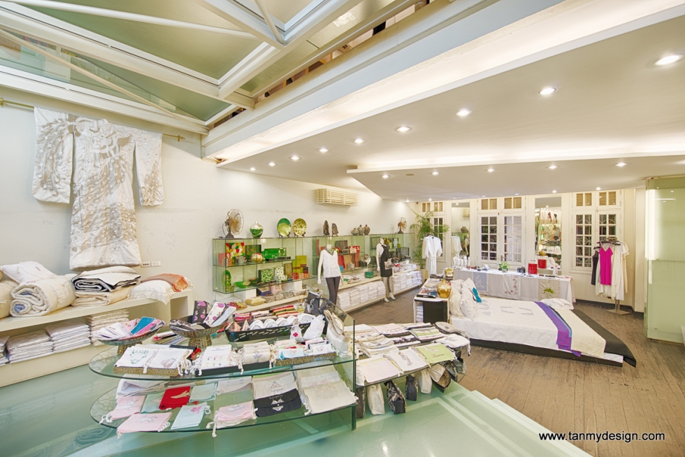 The Hanoi embroidery shop run by four generations of motherdaughter